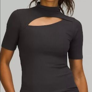 BNWT lulu LA Tight-to-Body keyhole Tee
